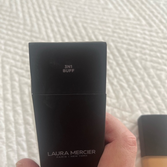 Laura Mercier Foundation. - Picture 4 of 4